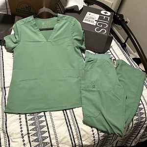Figs Surgical Green Scrubs